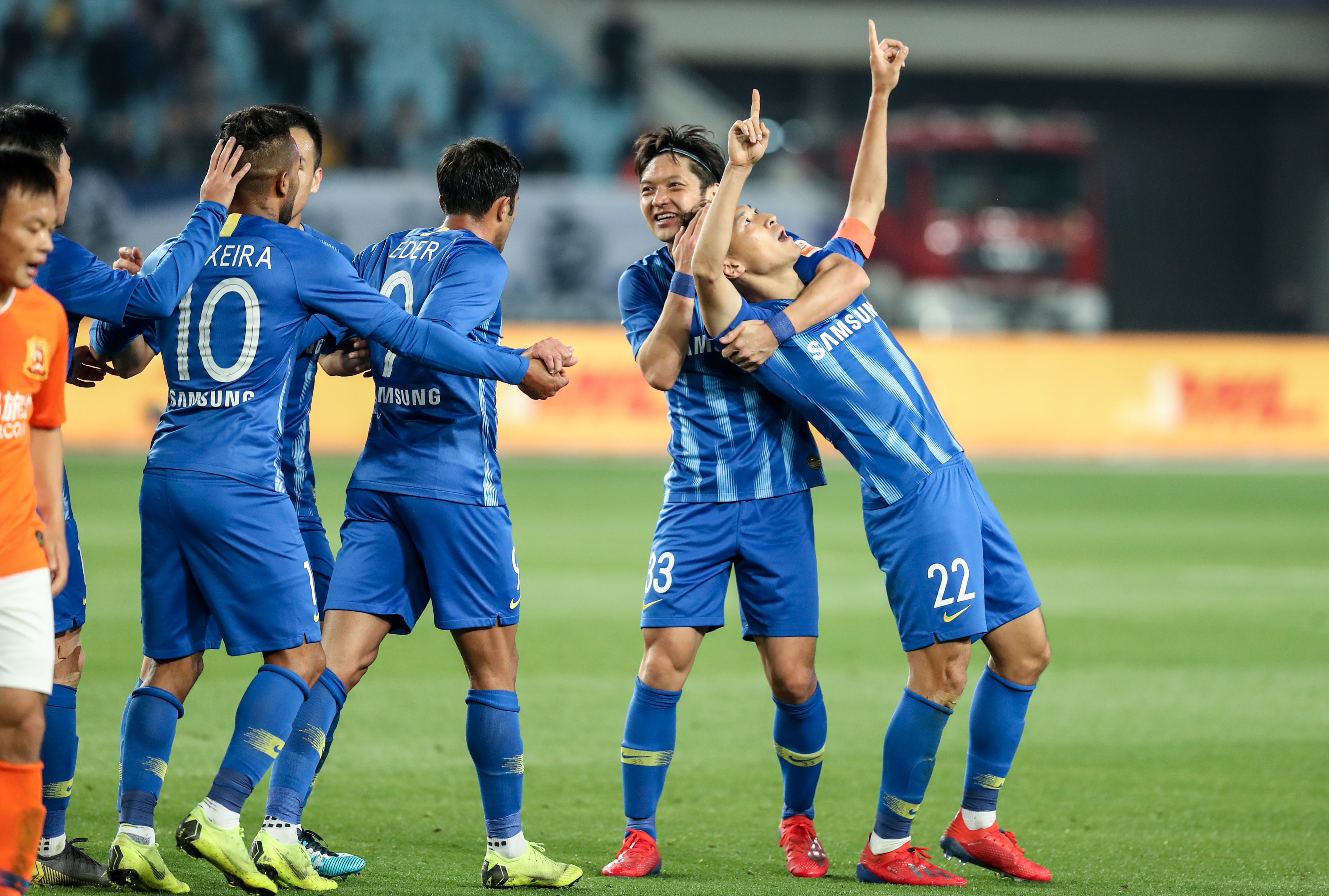 角站位在侧 角站位在侧